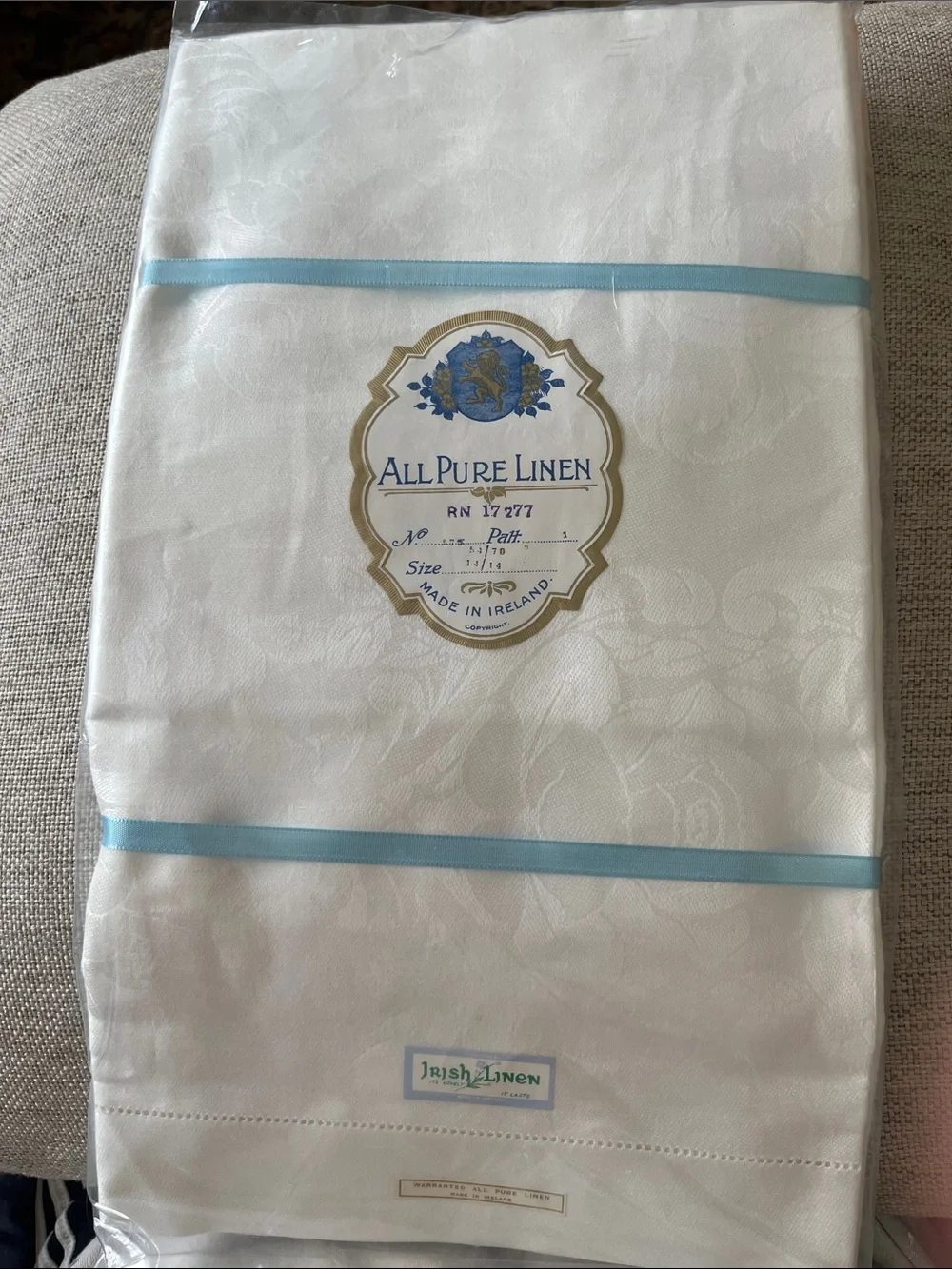 White Irish Linen Table Cloth with 6 napkins.